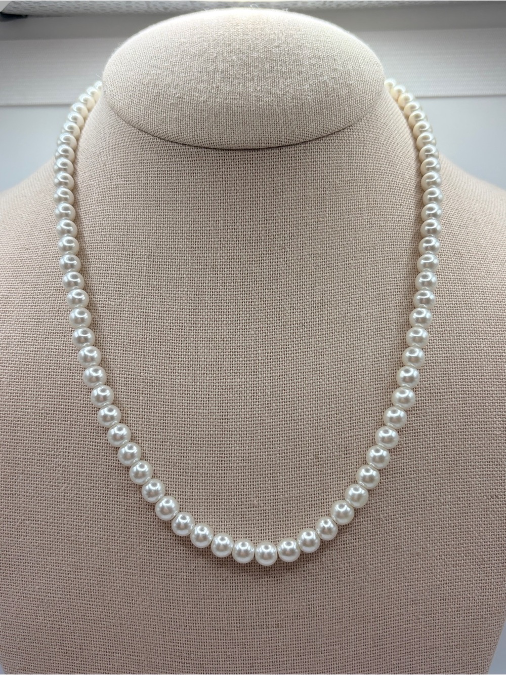Classic White Faux Pearl Necklace - Elegant